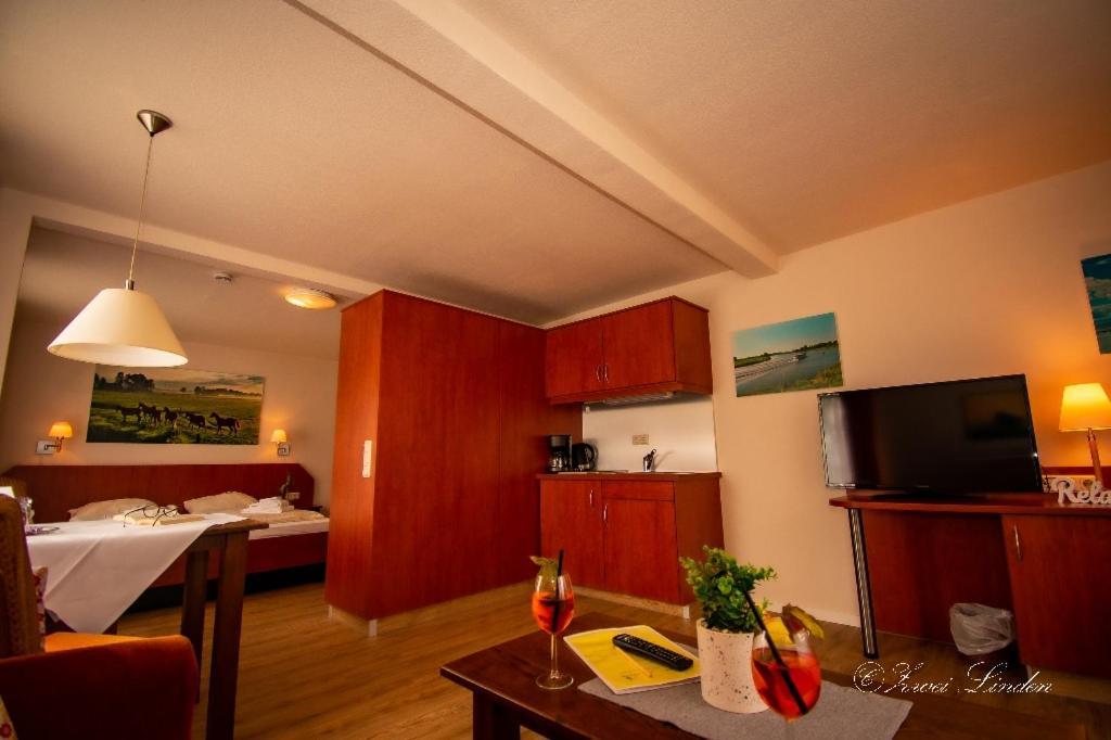 Hotel Zwei Linden - Links Der Elbe - Niedersachsen Balje المظهر الخارجي الصورة
